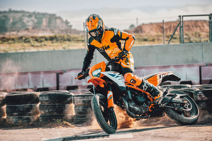 2025 KTM 390 SMC R supermoto