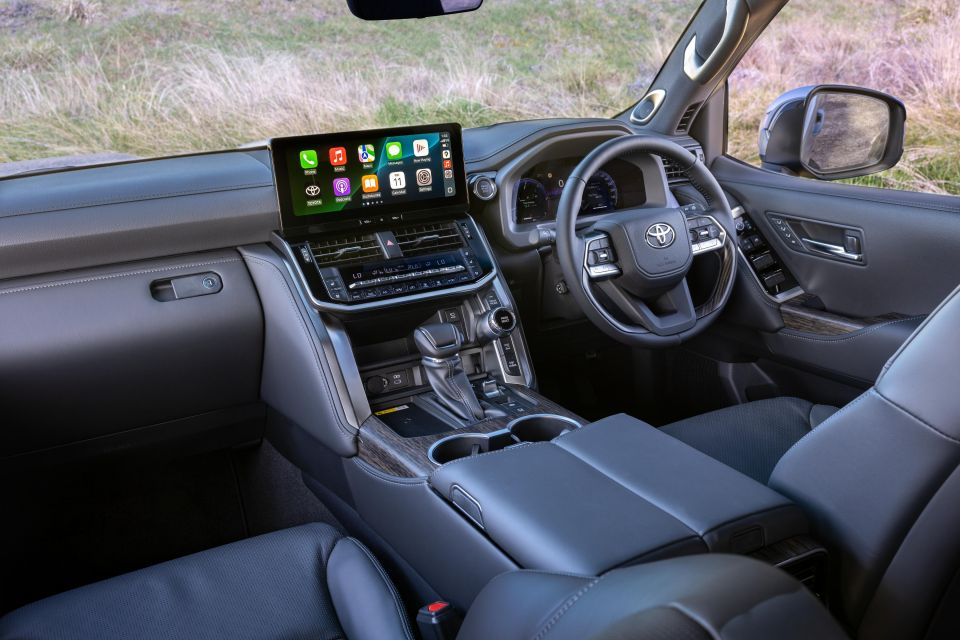 2025 Toyota LandCruiser 300 Sahara